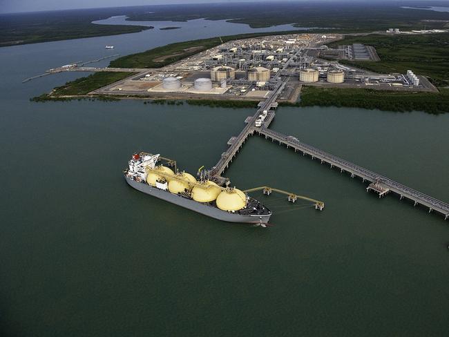 Pacific Breeze loads up a shipment of LNG from Inpex site Darwin SUPPLIED