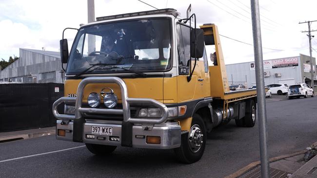 SUNDAY MAIL ONLY : Tow truck leaving Cactus Towing impoundment yard.