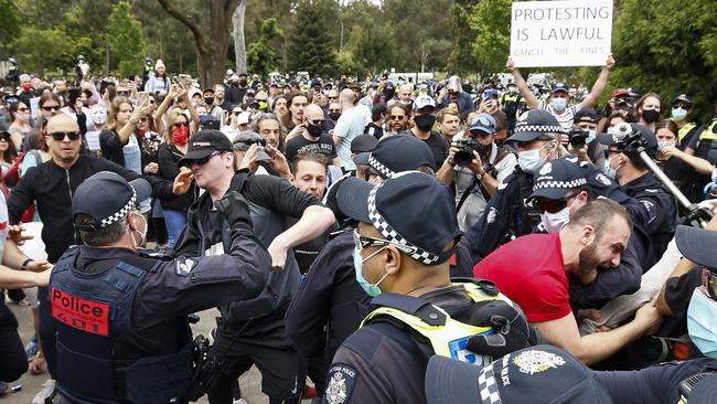 Anti-lockdown protesters clash with police at the Shrine of Remembrance. Picture; Daniel Pockett