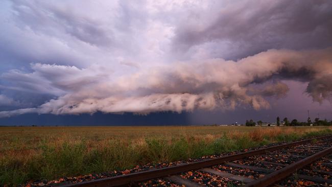 Queensland Weather: Severe Storm Warning Issued For Southeast | News ...