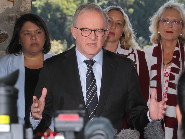 BRISBANE, AUSTRALIA. NewsWire Photos. MAY 28, 2025.The Prime Minister Anthony Albanese visited Brisbane today to introduce the newest Queensland MP's following the election.Picture: NewsWire / Richard Gosling