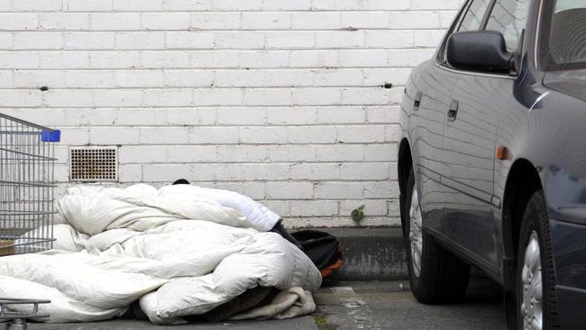 N51pt501 Arul Anthony has been sleeping in the Preston Market car park for 2 months because he can't find anywhere else to live