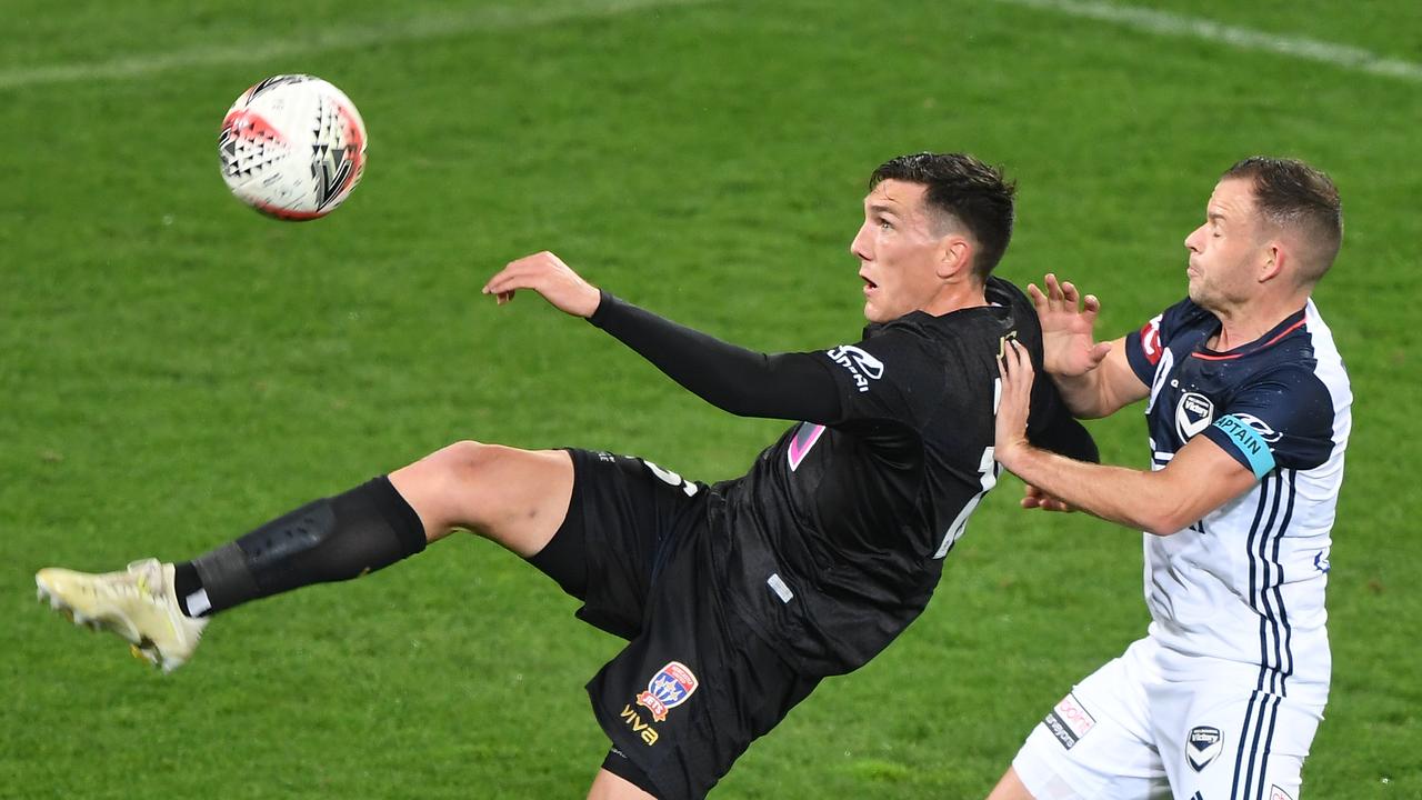 Will Matthew Millar (L) help the Newcastle Jets reach the final eight? (AAP Image/Julian Smith)