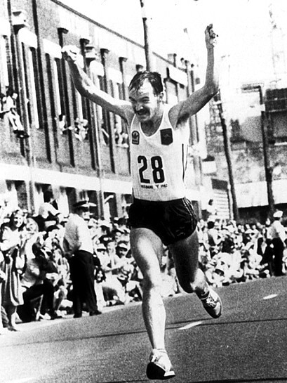 Robert De Castella wins the Brisbane Commonwealth Games marathon in 1982.