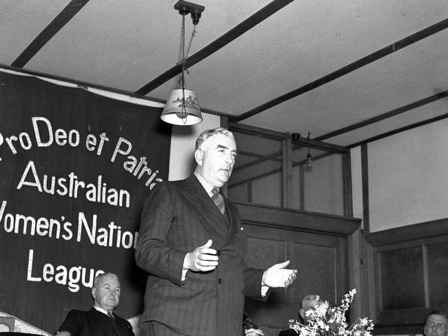 The then-Opposition leader Robert Menzies addressing Tasmanians ahead of a referendum in 1944.