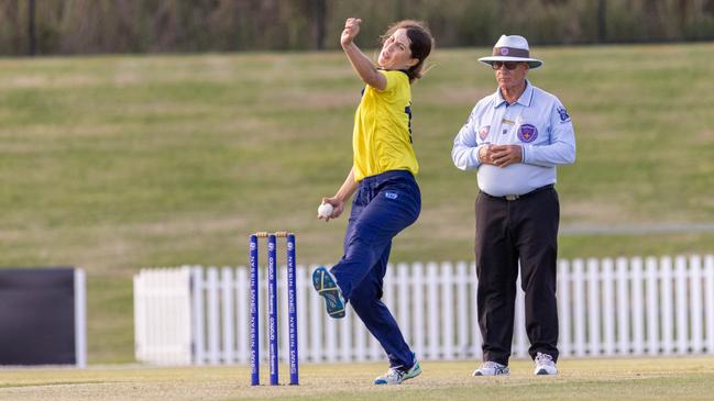 Jess Davidson hits the crease. Supplied: Cricket NSW