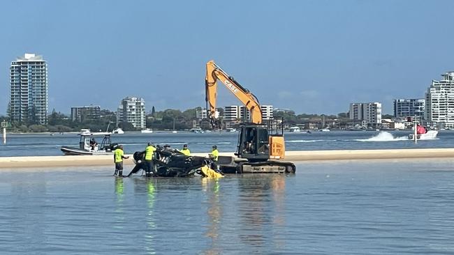 January 3: Police and heavy tow contractors are working to remove the second fallen helicopter involved in Monday’s horror mid-air collision at Main Beach. Picture: Sam Stolz