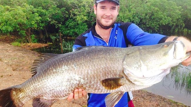 Saul Teague catches a great fish and saves its life at the same time – humanitarian anglers at work on the Shady Camp barrage.