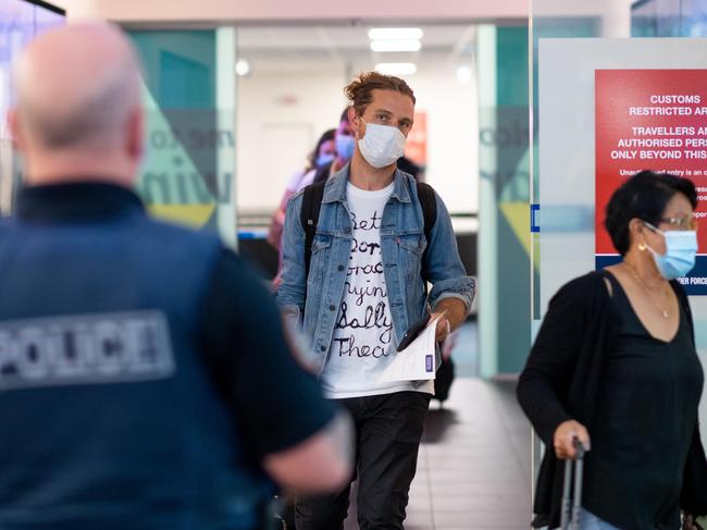 Two flights arriving to Darwin have been quarantined after the Northern Territory has once more closed its borders to South Australia. Passengers were in the air when the decision was made. QF860 and JQ692 arrived at Darwin Airport and passengers were given the option to return to Adelaide or quarantine for two weeks in Howard Springs. Picture: Che Chorley