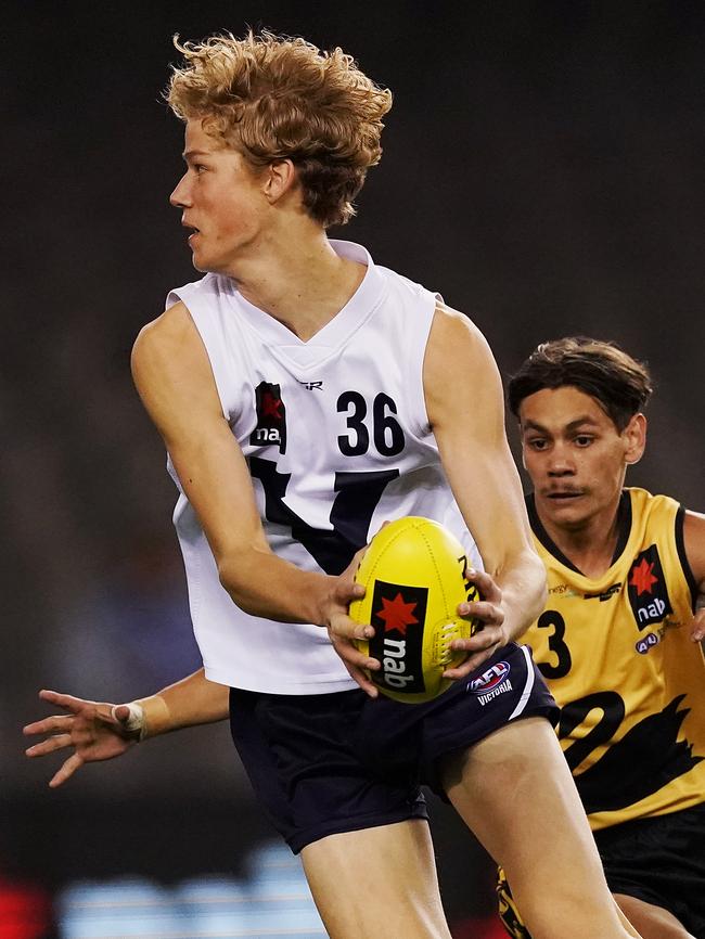 Sam De Koning in action for Vic Country in the under-18 championships.