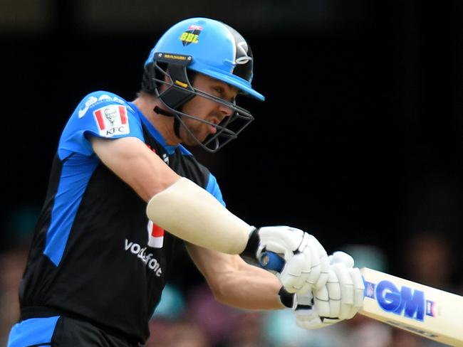 BRISBANE, AUSTRALIA - JANUARY 14: Travis Head of the Strikers plays a shot during the Big Bash League match between the Brisbane Heat and the Adelaide Strikers at the Gabba on January 14, 2020 in Brisbane, Australia. (Photo by Bradley Kanaris/Getty Images)