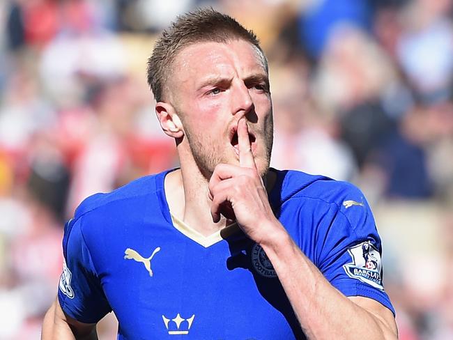 SUNDERLAND, UNITED KINGDOM - APRIL 10: Jamie Vardy of Leicester City celebrates as he scores their second goal during the Barclays Premier League match between Sunderland and Leicester City at the Stadium of Light on April 10, 2016 in Sunderland, England. (Photo by Michael Regan/Getty Images)