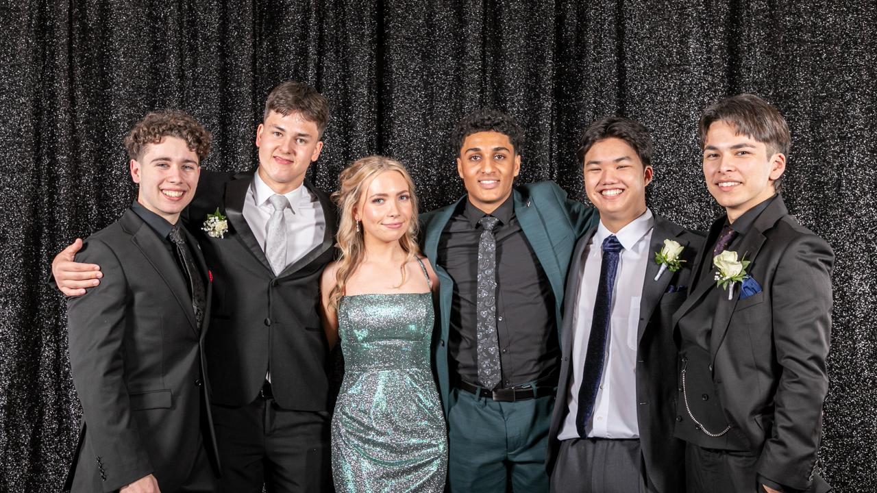 Glitz and glamour of John Paul College Year 12 students formal | Gallery