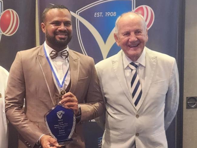 Holten Medallist Sahan Perera and VSDCA chairman Phil O'Meara.