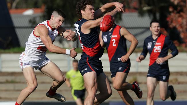 VFL: Coburg’s Ben Cameron is first to the ball. Picture: Hamish Blair