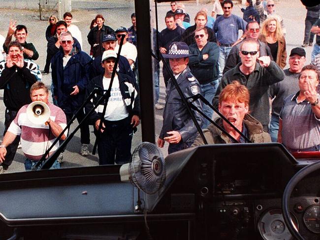TAUS 60th Anniversary. 10-04-1998 - The view from a bus as Patrick strike-breaking contract employees cross MUA picket line at Webb Dock wharf in Melbourne, following dismissal of 1400 wharfies by Patrick Stevedoring. Picture: Matty Bouwmeester