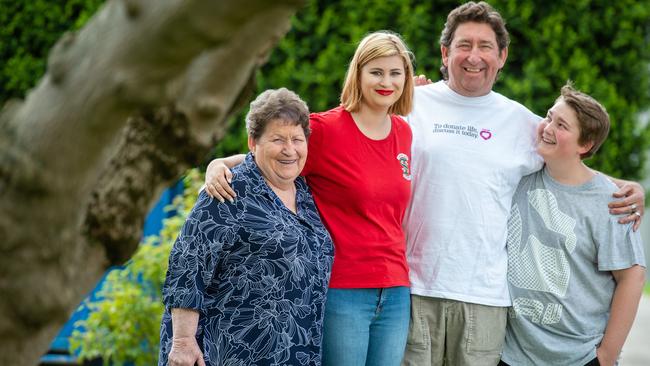 Vic Apostol and his two teenage kids; daughter Kateesha, 17 and son Jake, 13 and his Mum, Mary Pell. Bariatric surgery allowed him to get his new heart, a lifesaving gift for him and his family. Picture Jay Town