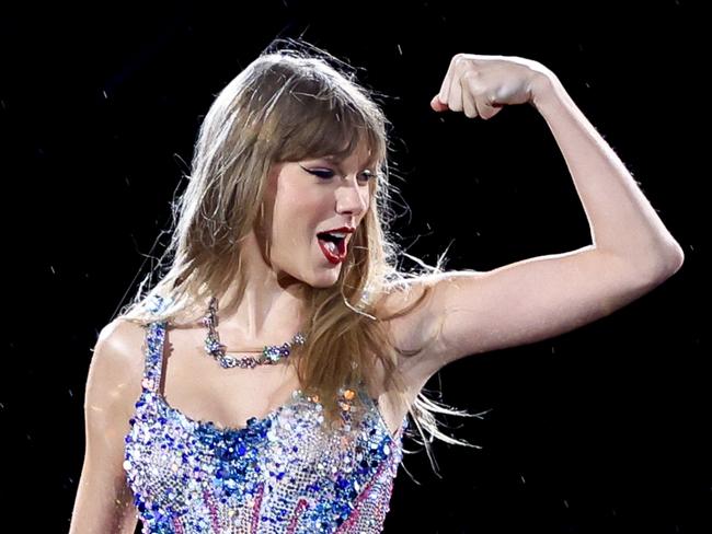 SAO PAULO, BRAZIL - NOVEMBER 24: (EDITORIAL USE ONLY. NO BOOK COVERS.) Taylor Swift performs onstage during "Taylor Swift | The Eras Tour" at Allianz Parque on November 24, 2023 in Sao Paulo, Brazil. (Photo by Buda Mendes/TAS23/Getty Images for TAS Rights Management )