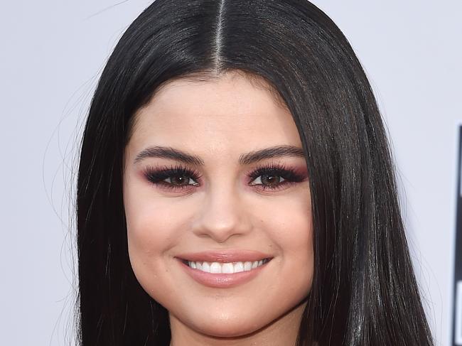 LOS ANGELES, CA - NOVEMBER 22: Recording artist Selena Gomez attends the 2015 American Music Awards at Microsoft Theater on November 22, 2015 in Los Angeles, California. (Photo by Jason Merritt/Getty Images)