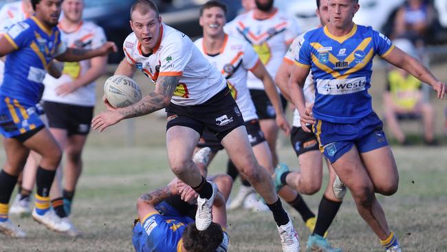 Fullback Daniel Smith finds space for The Oaks Tigers. Picture: Steve Montgomery