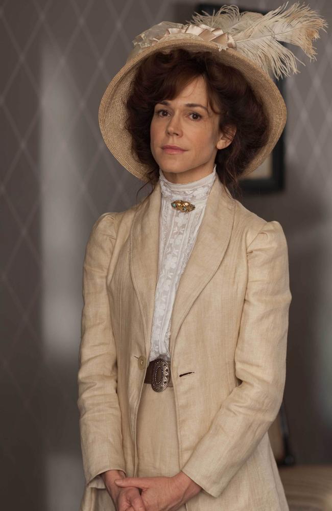 ITV STUDIOS PRESENT. MR SELFRIDGE FOR ITV1 Pictured: FRANCES OCONNOR as Rose. Embargoed until September 17th Copyright: ITV This photograph is (C) ITV Plc and can only be reproduced for editorial purposes directly in connection with the programme or event mentioned above, or ITV plc. Once made available by ITV plc Picture Desk, this photograph can be reproduced once only up until the transmission [TX] date and no reproduction fee will be charged. Any subsequent usage may incur a fee. This photograph must not be manipulated [excluding basic cropping] in a manner which alters the visual appearance of the person photographed deemed detrimental or inappropriate by ITV plc Picture Desk. This photograph must not be syndicated to any other company, publication or website, or permanently archived, without the express written permission of ITV Plc Picture Desk. Full Terms and conditions are available on the website www.itvpictures.com For further information please contact: PATRICK.SMITH@itv.com 0207 157 3044 Picture: Supplied