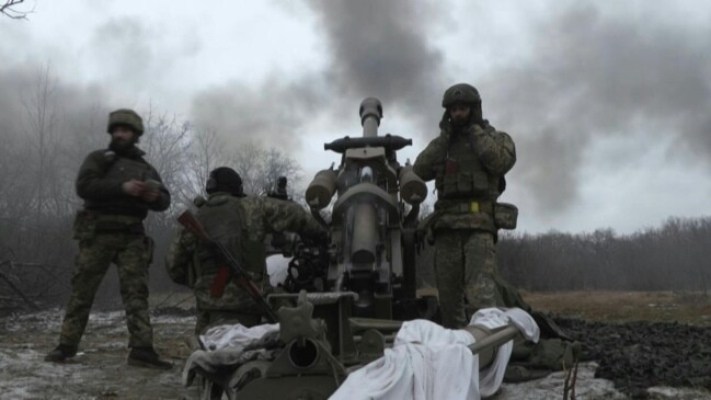 Ukrainian Artillery Unit Fires British L119 Gun Towards Russian