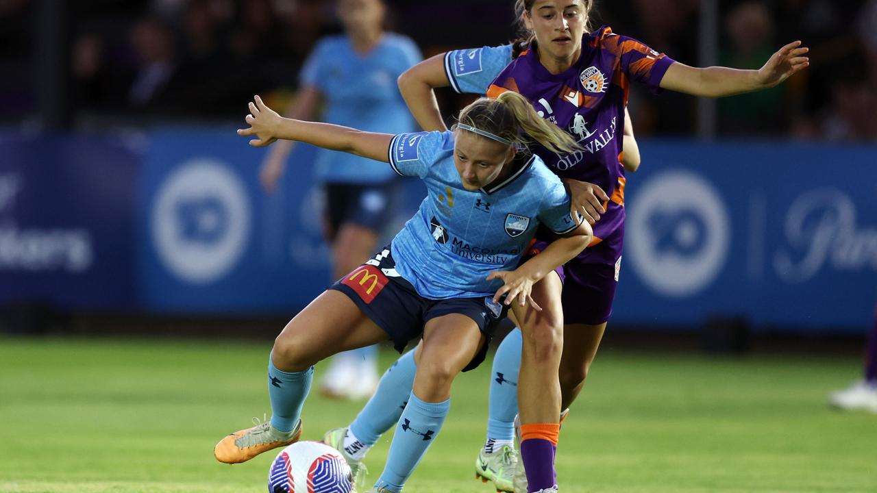 Zara Kruger of Sydney FC controls the ball during the A-League Women round eight match between Perth Glory and Sydney FC. Picture: Getty Images