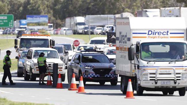 COOLANGATTA, AUSTRALIA - DECEMBER 21: Long queue of motorists who are entering Queensland from New South Wales through the border checkpoint on December 21, 2020 in Coolangatta, Gold Coast, Australia. Queensland has closed its border to greater Sydney residents as a cluster of Covid-19 cases continues to increase. Queensland residents returning from Sydney have until 1am on Tuesday get home. (Photo by Regi Varghese/Getty Images)