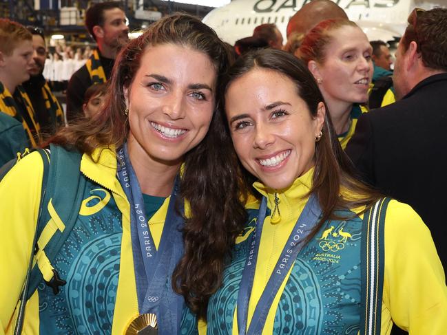 The Daily telegraph. 14.8.2024 Sisters Noemie and Jess Fox. OLYMPICS: Australian Team Arrival - Sydney  Picture: Rohan Kelly