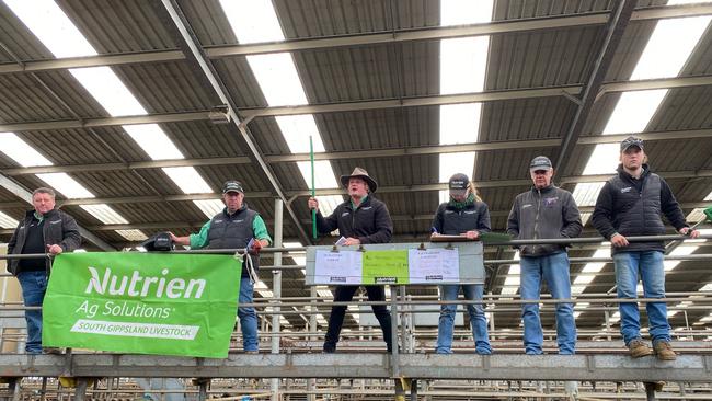 Agents field bids at the Leongatha store sale where feature pens stood out amid a market price correction of up to 30 cents on last month.