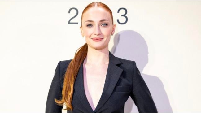 Sophie Turner pokes fun at divorce woes