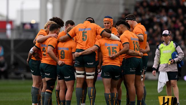 Australia forms a huddle during their Bledisloe Cup defeat. Picture: Getty