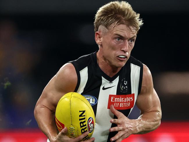 MELBOURNE, AUSTRALIA - MAY 12: Joe Richards of the Magpies handballs whilst being tackled by Jeremy McGovern of the Eagles during the round nine AFL match between Collingwood Magpies and West Coast Eagles at Marvel Stadium, on May 12, 2024, in Melbourne, Australia. (Photo by Quinn Rooney/Getty Images)