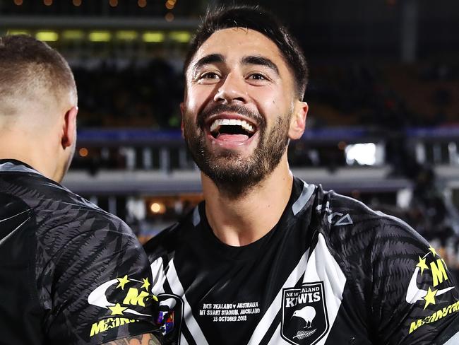 AUCKLAND, NEW ZEALAND - OCTOBER 13: Shaun Johnson of the Kiwis celebrates with James Fisher-Harris after winning the international Rugby League Test Match between the New Zealand Kiwis and the Australia Kangaroos at Mt Smart Stadium on October 13, 2018 in Auckland, New Zealand.  (Photo by Hannah Peters/Getty Images)