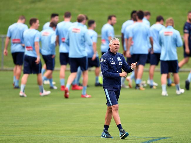 Sydney FC coach Steve Corica watches on duirng a team training session in Sydney, Thursday, November 8, 2018. (AAP Image/Dan Himbrechts) NO ARCHIVING