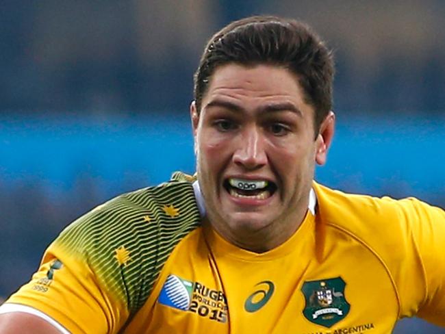 LONDON, ENGLAND - OCTOBER 25: Rob Simmons of Australia races through to score the opening try during the 2015 Rugby World Cup Semi Final match between Argentina and Australia at Twickenham Stadium on October 25, 2015 in London, United Kingdom. (Photo by Mike Hewitt/Getty Images)