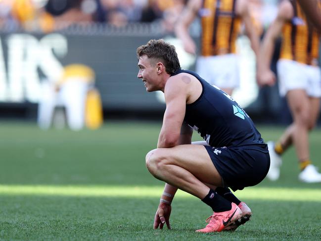 MELBOURNE, AUGUST 11, 2024: 2024 AFL Football - Round 22 - Carlton Blues V Hawthorn Hawks at the MCG. Patrick Cripps of the Blues drops his head on the siren. Picture: Mark Stewart