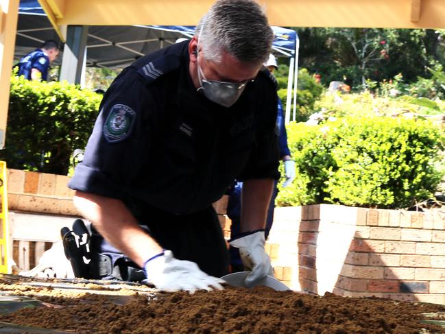 Vision of the forensic search at a Northern Beaches property 2 Gilwinga Drive, Bayview, in relation to Strike Force Scriven which is investigating the disappearance of Lynette Dawson in 1982. Source- NSW Police