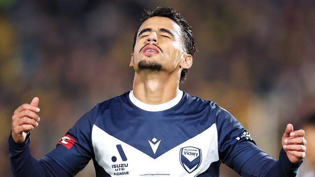 GOSFORD, AUSTRALIA - MAY 25: Daniel Arzani of the Victory reacts after a missed chance during the A-League Men Grand Final match between Central Coast Mariners and Melbourne Victory at Industree Group Stadium on May 25, 2024, in Gosford, Australia. (Photo by Robert Cianflone/Getty Images)