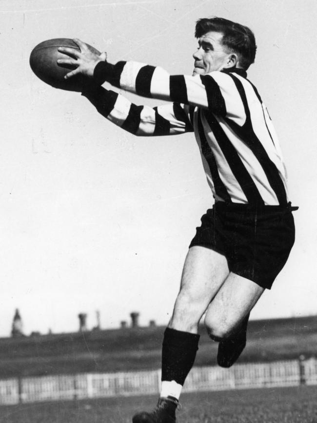 Collingwood’s Lou Richards. HWT ARCHIVAL NEGATIVE.