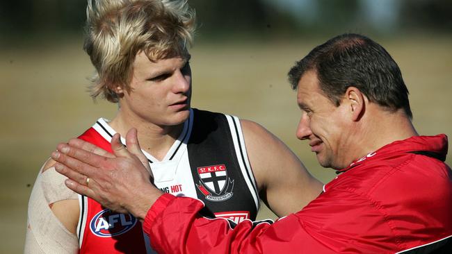 Nick Riewoldt speaks with then-St Kilda coach Grant Thomas in 2005.