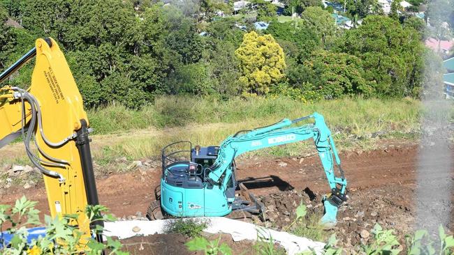 EPA TESTING: The EPA have issued Lismore Council with an order regarding the landslip and reformation of the embankment along Beardow St where historic industrial waste including coke and slag like materials, as well as bonded asbestos, was encountered. Picture: Marc Stapelberg