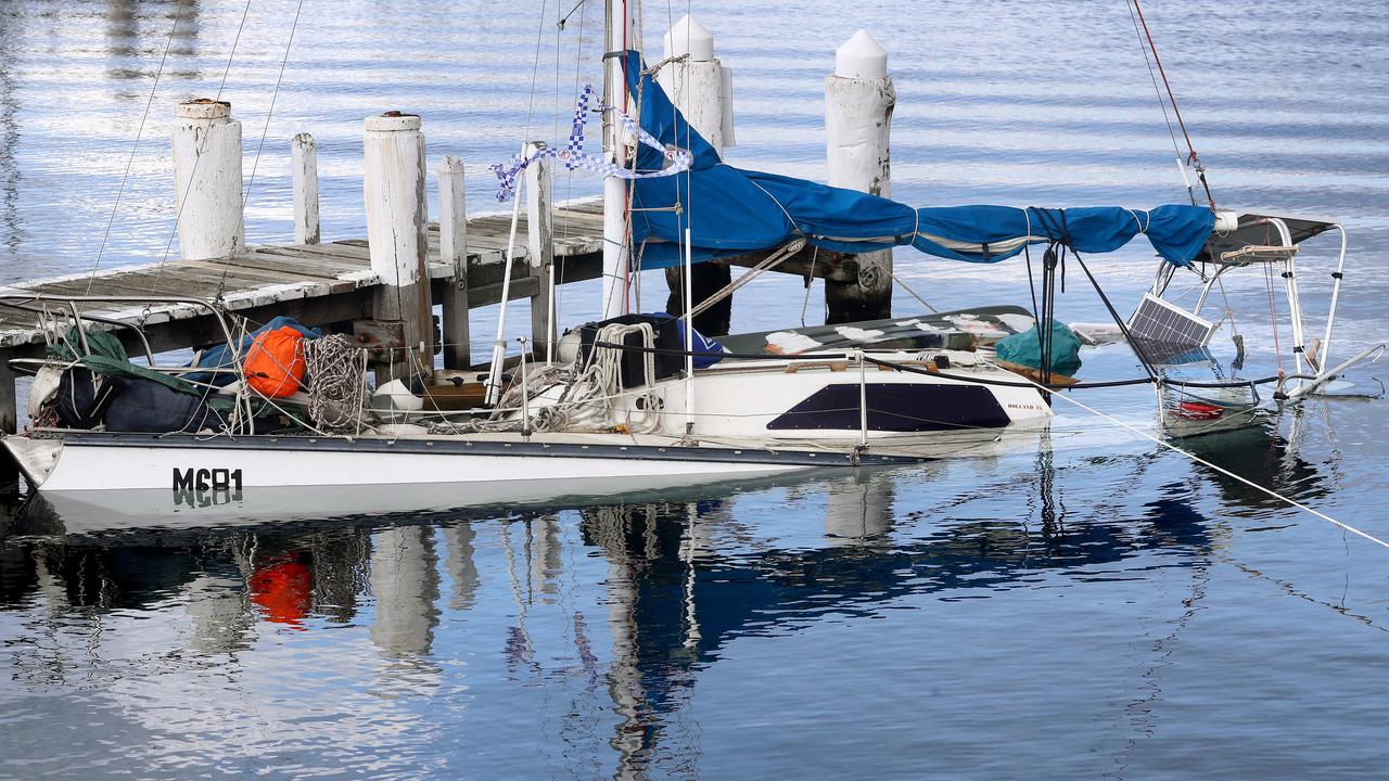 North Geelong: Yacht snapped sinking at jetty | Geelong Advertiser