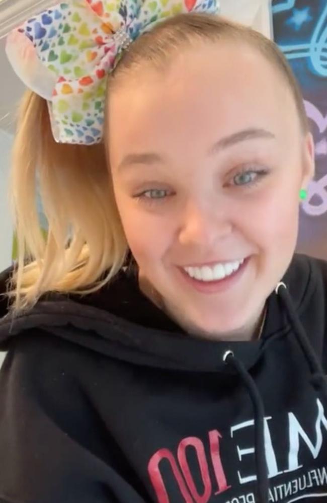 How old is JoJo Siwa and is the  star gay? – The Sun