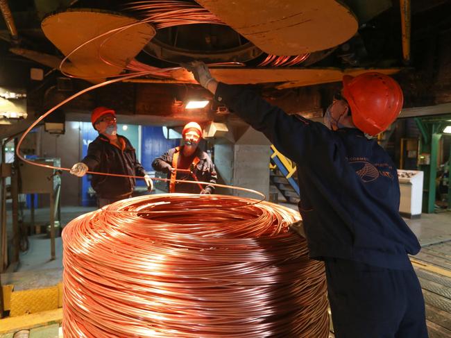 Workers coil copper wire rod following manufacture at the Uralelectromed OJSC Copper Refinery, operated by Ural Mining and Metallurgical Co. (UMMC), in Verkhnyaya Pyshma, Russia, on Tuesday, March 7, 2017. Russia’s No. 1 zinc miner and No. 2 copper producer plans a far-reaching expansion of its diversified minerals output, billionaire co-owner and Chief Executive Officer Andrey Kozitsyn said in an interview. Photographer: Andrey Rudakov/Bloomberg