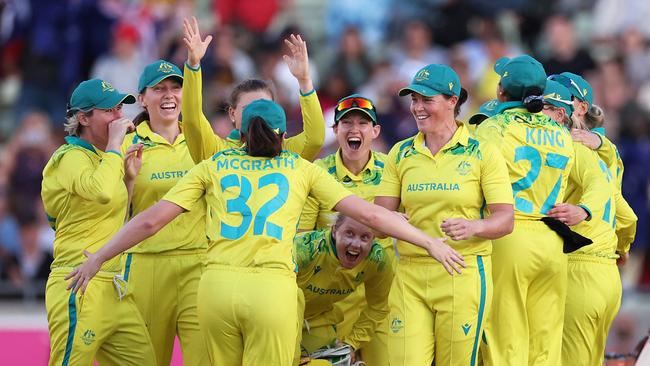 Australian players celebrate win. Picture: Ryan Pierse/Getty Images