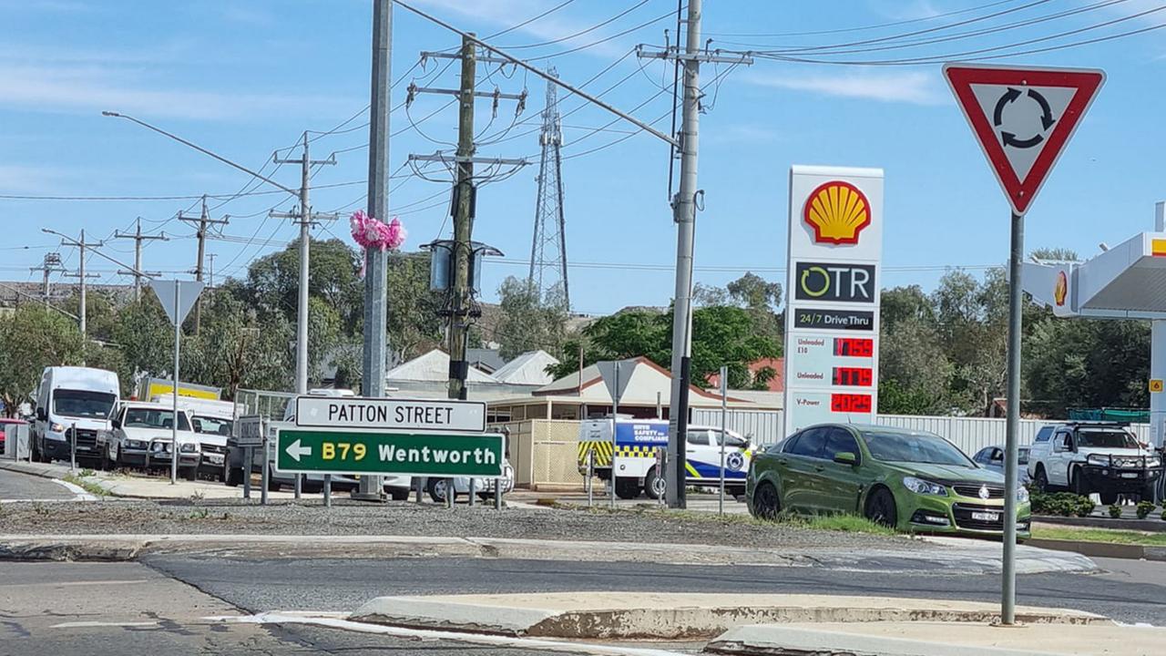 A long queue for the OTR in south Broken Hill on Tuesday. Picture: Facebook/Sue Johnstone