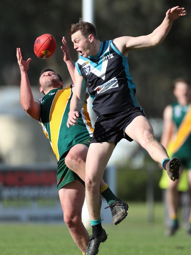 Murchison-Toolamba’s Leigh Wellington out-marks Dookie United opponent Jarrad Newman.