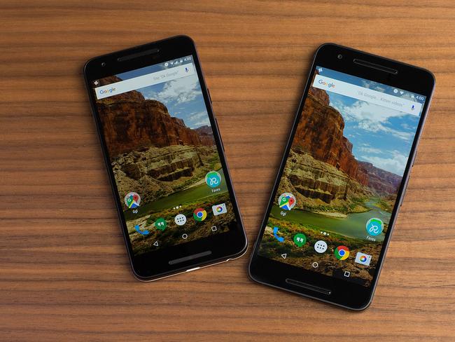 The 5.2-inch Nexus 5X, left, has a 1080p LCD display, while the 5.7-inch 6P has an AMOLED display with a resolution of 2,560 x 1,440 pixels. PHOTO: WILSON ROTHMAN/THE WALL STREET JOURNAL