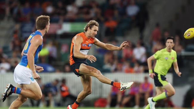 Nick Haynes kicks long. Picture: Matt King/Getty Images